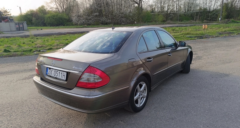 Mercedes-Benz Klasa E cena 29900 przebieg: 258000, rok produkcji 2006 z Koszalin małe 92